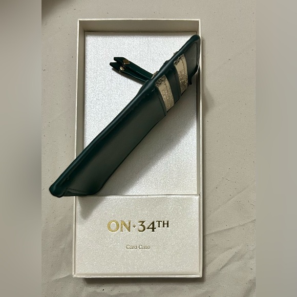 ON •34th Woman's Slim Card Holder - Picture 4 of 4